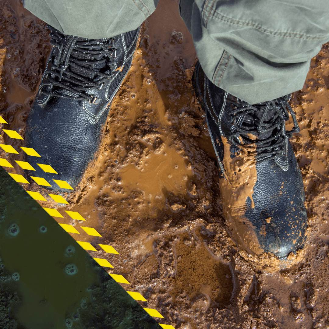 High Work footwear with a toe cap that protects the toes in rainy, muddy conditions